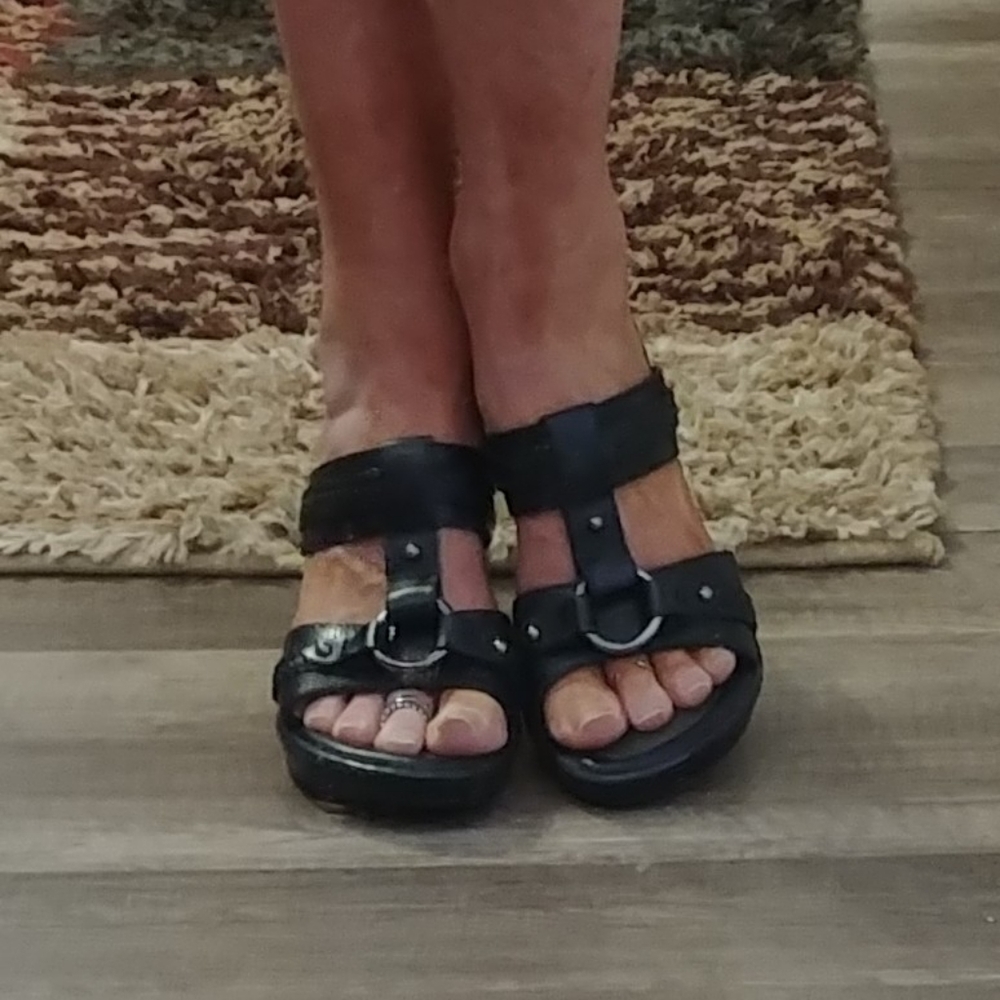 Nurture sandals